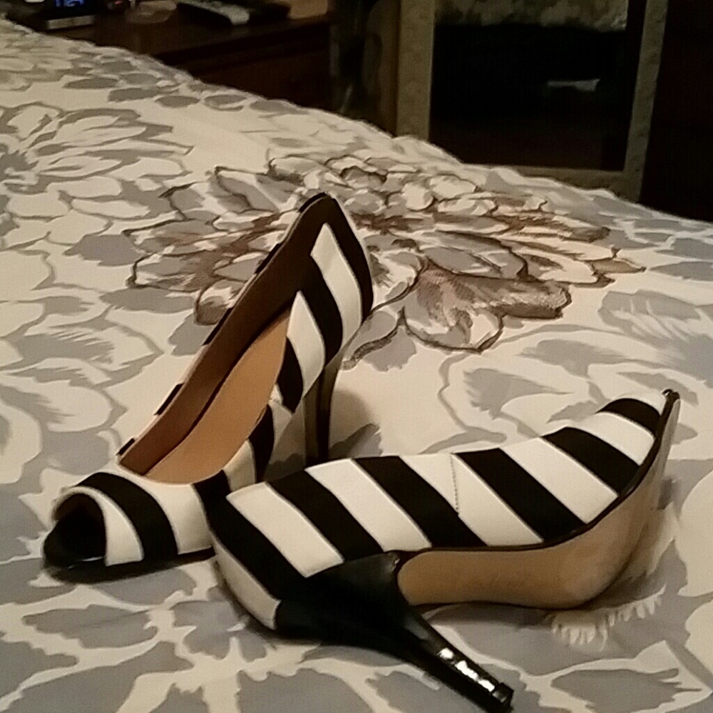 Black and white striped peek a boo pumps